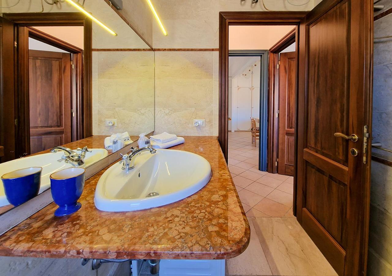 Murphy Holiday Home - Residenza Aldo Moro 02 Ла Мадалена Екстериор снимка