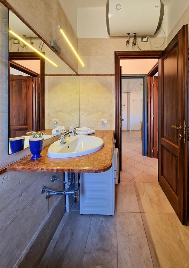 Murphy Holiday Home - Residenza Aldo Moro 02 Ла Мадалена Екстериор снимка